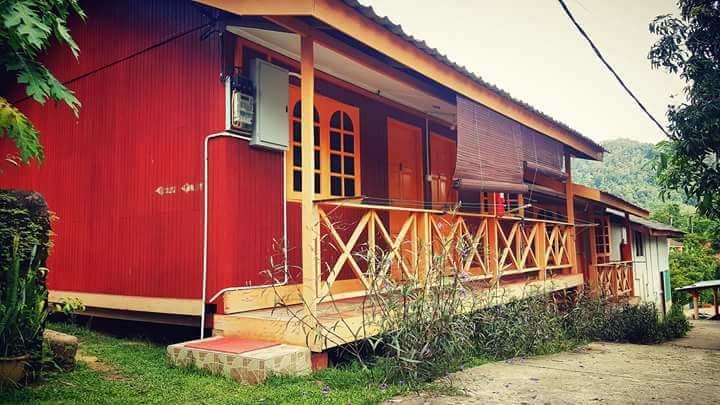 Taman Negara Rainbow Guest House Kuala Tahan Exterior photo